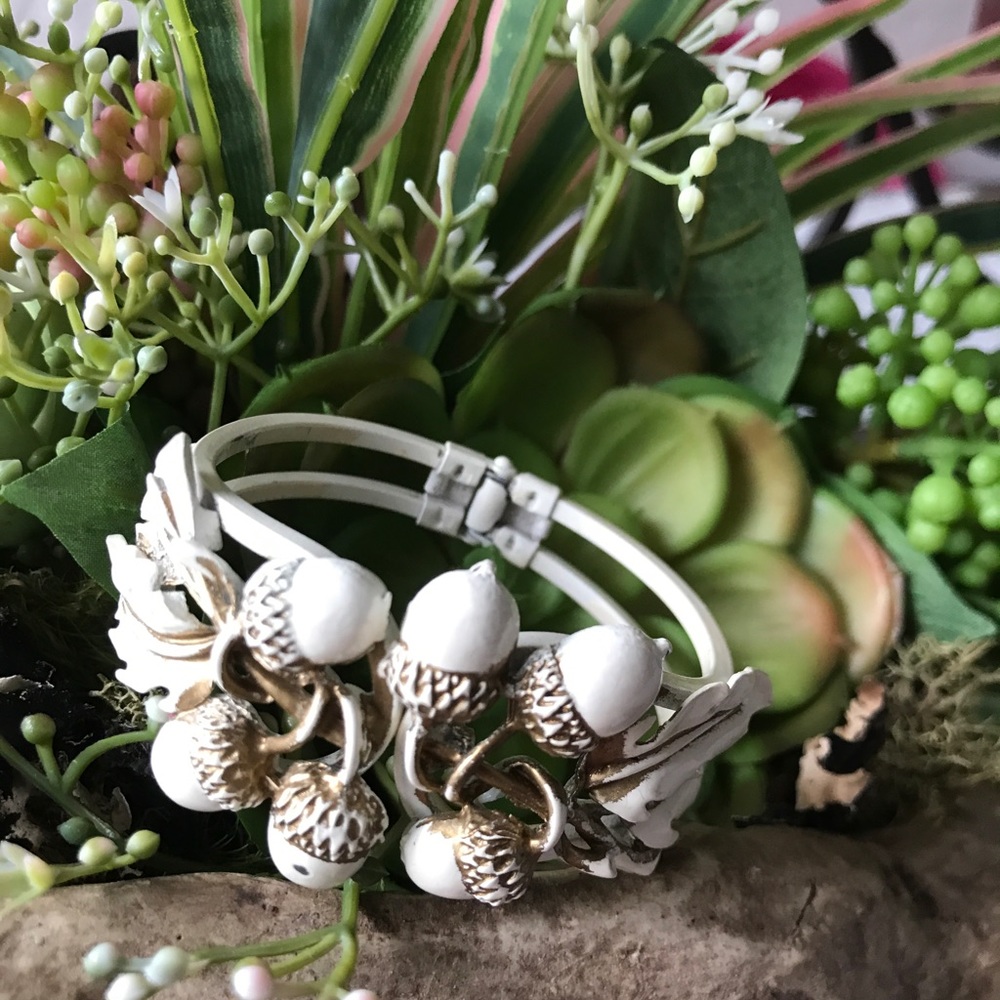 Vtg 3D Figural ACORN Hinged Clamper Bracelet + Clip Earrings White Enamel 50’s